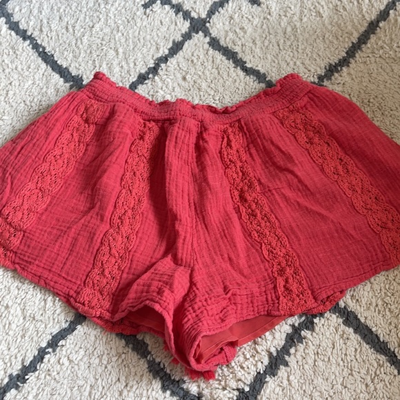 SOLD Flowy AE shorts - Picture 5 of 5